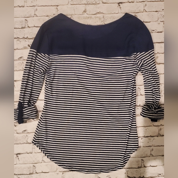 Guess Top Size Small - Picture 2 of 2